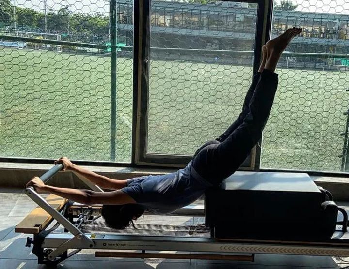 Morning stretches are the best. Just feeling the burn🔥
.
.
Dm us for queries.
www.pilatesaltitude.com
.
.
. 
#Pilates #PilatesCommunity #Fitness #FitnessEnthusiasts #HealthTips #EatHealthy #Stretch #WorkOut #ThePilatesStudio #Graceful #Relax #FitnessMotivation #InstaFit #StottPilates #FitnessStudio #Fitspo 
#ThePilatesStudio #Strength #pilates #PilatesGirl  #Workout #WorkoutMotivation #fitness #Exercise  #WorkoutChallenge