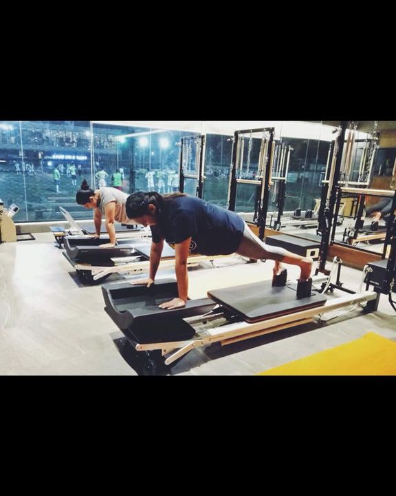 Stay Strong coz it’s #Monday tomorrow 🤭💪🏼

Our clients are doing the plank by balancing on an arc barrel making it even more challenging 👏🏼💪🏼 

Contact us for queries on: 9099433422/07940040991
www.pilatesaltitude.com