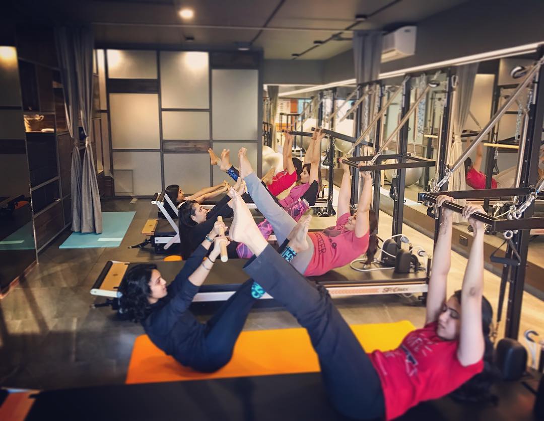 Sunday Workout Ends well with TEASER Pose :) @thepilatesstudioahmedabad 
#toughgirls #pilatesgirl #corestrength #WeekendVibes