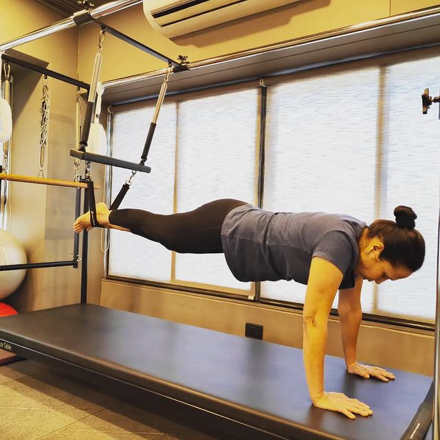 #DidYouKnow The Benefits Of Pilates? 
1. Pilates is a refreshing Mind & Body workout
2. Develops a strong core - flat abdominals and a strong back
3. It's challenging
4. Gain long, lean muscles and improve flexibility
5.  Helps create an evenly conditioned body
6. Improves sports performance and helps prevent injuries
7. Teaches one how to move efficiently
.
.
.
Dm us for details
www.pilatesaltitude.com
.
.
.
#Pilates #PilatesCommunity #Fitness #FitnessEnthusiasts #HealthTips #EatHealthy #Stretch #WorkOut #ThePilatesStudio #Graceful #Relax #FitnessMotivation #InstaFit #StottPilates #FitnessStudio #Fitspo #PilatesGirl #reels #reelsinstagram #reelitfeelit #reelsvideo #reelkarofeelkaro #reelsindia #reelsviral #reelslovers