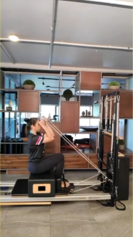 Why should we enrol for a Guided Reformer Pilates at Studio? 

🔴It develops lean muscle mass and reduces the fat percentage. 

🔵It challenges your body with balance, stability and strengthens the core. 

⚫️It helps balancing your hormones. 

🟤To master reformer pilates, breathing well is essential. Inhaling and exhaling calms the mind. 

🟢It corrects your body posture and is a great workout for Rehab as well.
.
.
#reformerpilates #pilatesworkout #pilatesinstructor #bodyposture #inhaleexhale #hormones #corestrengthening #pilateshappyhour #pilateslove #ilovepilates #pilatesforstrength
