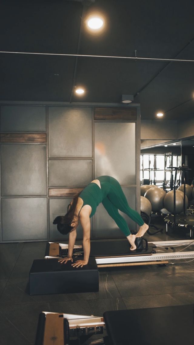 Pilates Promotes Whole-body Fitness. 

✔️Pilates focuses on the entire body; your core, lower and upper body. 

✔️ It improves strength, posture, and flexibility. 

✔️ This type of exercise regimen promotes flexibility and muscle development and improves a wide range of joint motion all over the body.

Shot & edited @podphotographerondemand 
#pilates #pilatesismagic #pilatesreformer #thepilatesstudioahmedabad