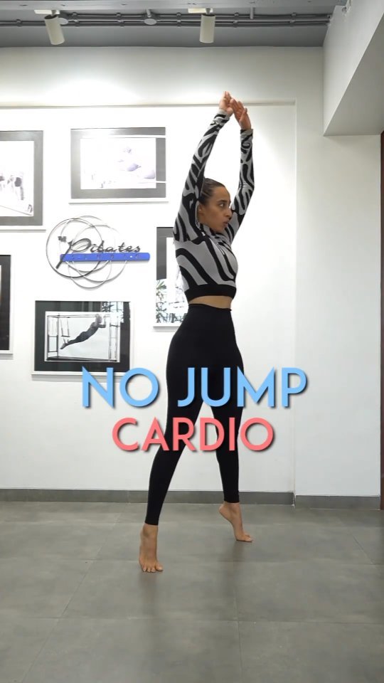No jump cardio! Get your heart pumping without jumping! Here are some exercises that will work your heart.. that’s a muscle too and must be kept strong 💪🏼 these also work the muscles of the entire body 🔥 try it!
.
.
#Pilates #PilatesInstructor #NoJumpCardio #Cardio #TrainSmart #WorkoutAtHome #Move #ExerciseMotivation
